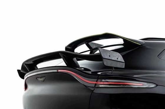 Aston Martin noir brillant et noir DBX MSY style