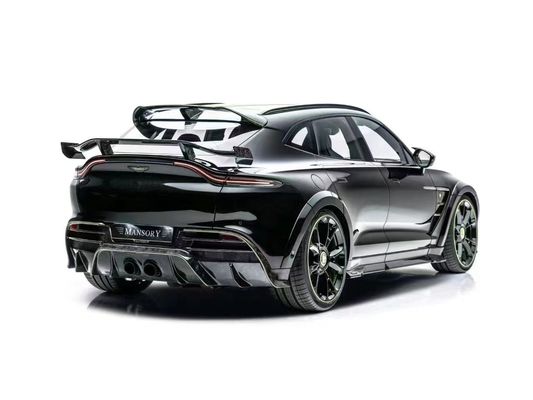 Aston Martin noir brillant et noir DBX MSY style