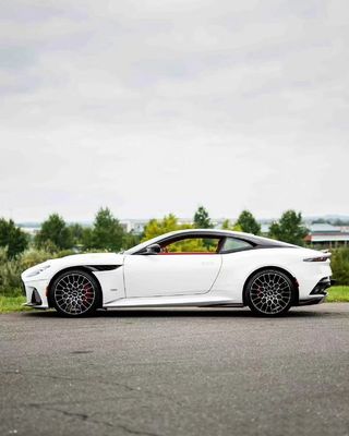 DBS Aston Martin Body Kit Blanc 770 Style Spoiler avant dans le diffuseur de lèvres de voiture