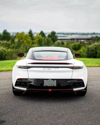 DBS Aston Martin Body Kit Blanc 770 Style Spoiler avant dans le diffuseur de lèvres de voiture