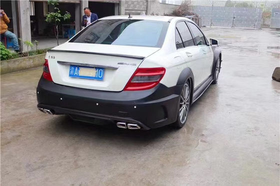 Pour Mercedes W204 C63 Body Kit W204 Série noire améliorée Style avant et arrière pare-chocs Hood Widebody Kit