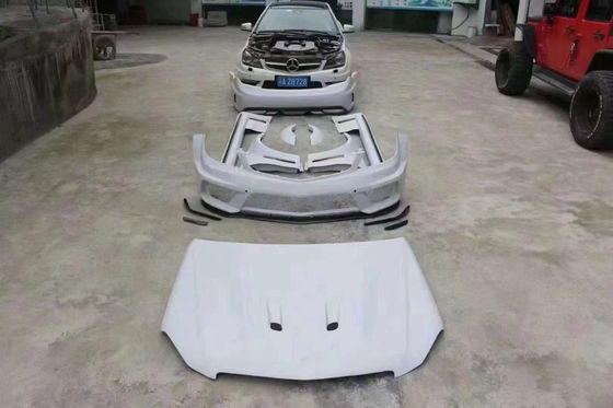Pour Mercedes W204 C63 Body Kit W204 Série noire améliorée Style avant et arrière pare-chocs Hood Widebody Kit